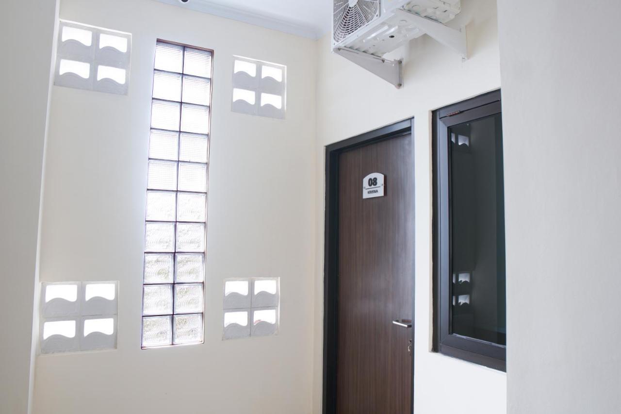 Kost Eksklusif Teduh Hostel Yogyakarta Bagian luar foto