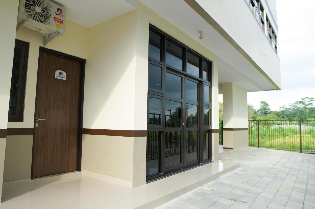 Kost Eksklusif Teduh Hostel Yogyakarta Bagian luar foto