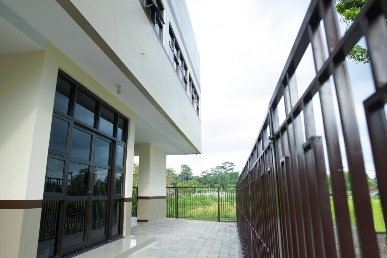 Kost Eksklusif Teduh Hostel Yogyakarta Bagian luar foto